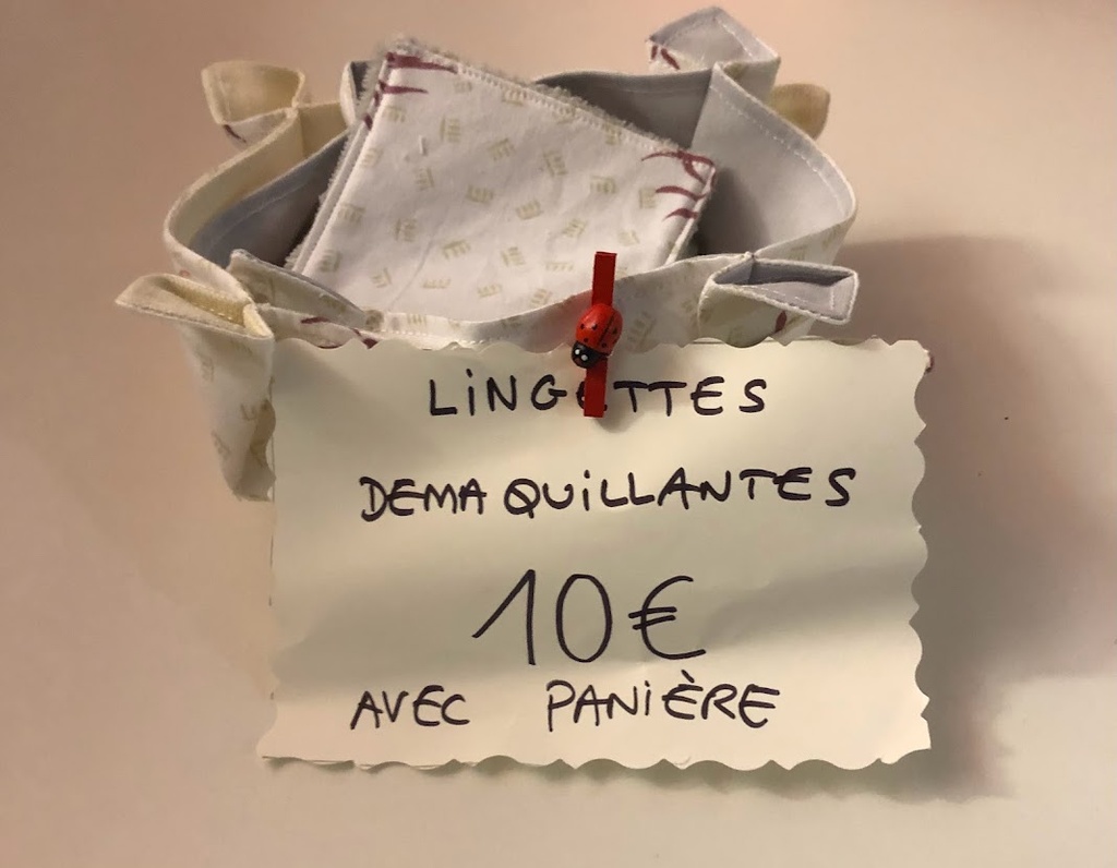 Lingettes démaquillantes avec panière