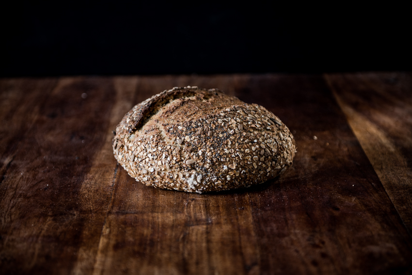 Pain aux céréales et graines forme batard (levain de céréales et graines, farine bise) 900g.
