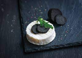 Grand rond cœur au chèvre confit de truffe et au champagne