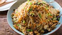 VERMICELLES SAUTEES AU POULET (vermicelles, légumes saison, sauce soja, ail, sel, œuf, poulet). Jeudi 23/01