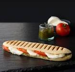 Paninis Pesto Tomate Mozzarella 200g (pain, pesto maison, tranches de tomate, mozzarella) X 18