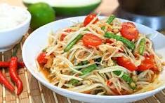 SALADE PAPAYE (SOM THAÏ). PAPAYE VERTE , TOMATE, CAROTTE , CACAHUETE.