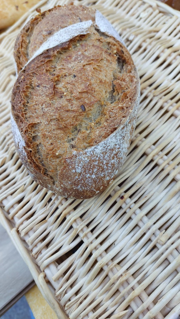 Pain aux 9 céréales 350g (blé, seigle, sarrazin, lin doré, épeautre, blé complet, flocons d'avoine, millet, lin brun, tournesol).