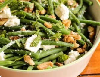 Salade de haricots verts, chèvre, menthe et noisette