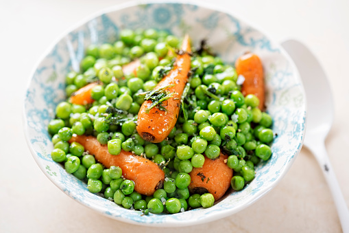 Petits pois et carottes