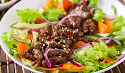 SALADE DE BOEUF PARFUMEE(LAAB)  Boeuf haché, oignon rouge,coriandre, menthe fraiche, feuille combava jeudi 06 mars