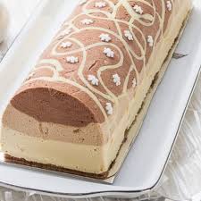 Caraïbe (bavaroise vanille, ananas poêlées et croustillant mangue passion) 4 personnes